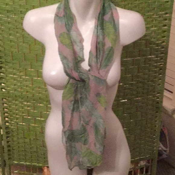 🌴NWT Terrific Tropical Fun Scarf Brand New Tags🌴 - Picture 2 of 4
